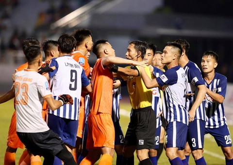 Văn Kiên bỏ lỡ khó tin nhưng Bà Rịa - Vũng Tàu vẫn giành trọn 3 điểm - Ảnh 3. Văn Kiên bỏ lỡ khó tin nhưng Bà Rịa - Vũng Tàu vẫn giành trọn 3 điểm - Ảnh 3.