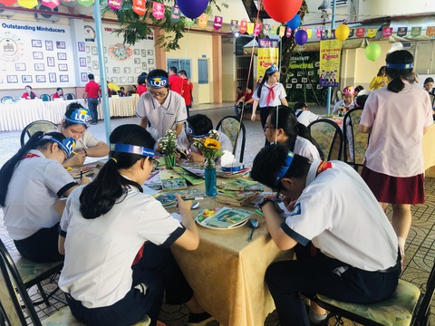 Tiệc sách trong đề thi văn - Ảnh 1. Tiệc sách trong đề thi văn - Ảnh 1.