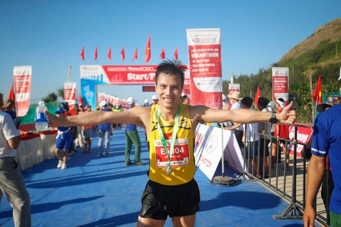 Hoàng Nguyên Thanh vô địch cự ly 42km tại Tiền Phong marathon 2020 - Ảnh 2. Hoàng Nguyên Thanh vô địch cự ly 42km tại Tiền Phong marathon 2020 - Ảnh 2.
