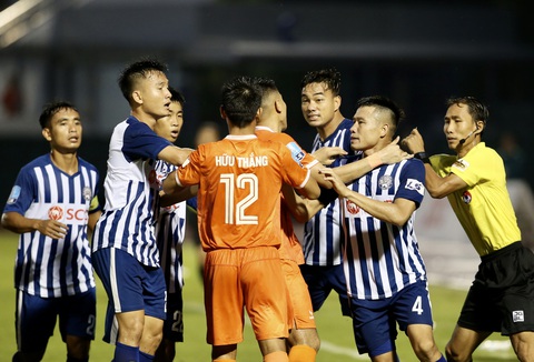 Thua Bà Rịa - Vũng Tàu, HLV Nguyễn Đức Thắng không hài lòng về trọng tài - Ảnh 3. Thua Bà Rịa - Vũng Tàu, HLV Nguyễn Đức Thắng không hài lòng về trọng tài - Ảnh 3.