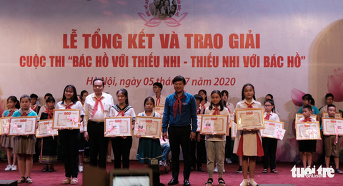 Xúc động câu chuyện cậu bé Long xe lăn mở không gian đọc miễn phí - Ảnh 4. Xúc động câu chuyện cậu bé Long xe lăn mở không gian đọc miễn phí - Ảnh 4.