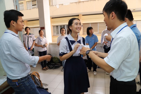 Học sinh dự thi vào lớp 10 phổ thông năng khiếu thấp hơn năm trước - Ảnh 1. Học sinh dự thi vào lớp 10 phổ thông năng khiếu thấp hơn năm trước - Ảnh 1.