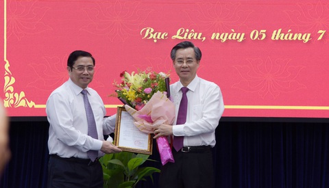 Bí thư Tỉnh ủy Hậu Giang Lữ Văn Hùng làm bí thư Bạc Liêu - Ảnh 2. Bí thư Tỉnh ủy Hậu Giang Lữ Văn Hùng làm bí thư Bạc Liêu - Ảnh 2.