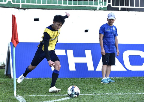 Tiền vệ Kelly chấn thương, Xuân Trường đá chính - Ảnh 3. Tiền vệ Kelly chấn thương, Xuân Trường đá chính - Ảnh 3.