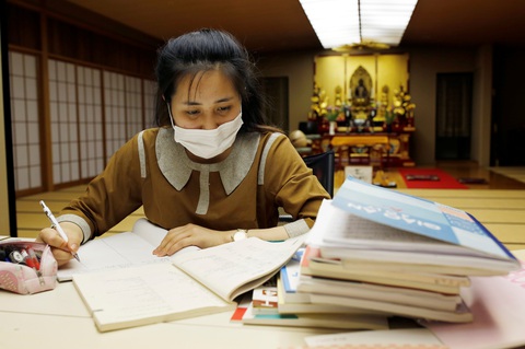 Ngôi chùa ở Tokyo đón công nhân Việt nương náu qua dịch COVID-19 - Ảnh 2. Ngôi chùa ở Tokyo đón công nhân Việt nương náu qua dịch COVID-19 - Ảnh 2.