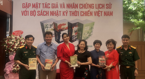 Bộ sách ‘Nhật ký thời chiến Việt Nam’: Nối dài sức sống mãi mãi tuổi 20 - Ảnh 1. Bộ sách ‘Nhật ký thời chiến Việt Nam’: Nối dài sức sống mãi mãi tuổi 20 - Ảnh 1.
