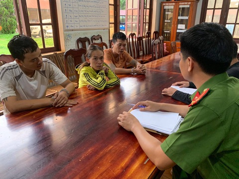 Vờ giúp người bị tai nạn để cướp tài sản - Ảnh 1. Vờ giúp người bị tai nạn để cướp tài sản - Ảnh 1.