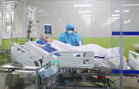 Bệnh nhân phi công người Anh được công bố khỏi bệnh, không cần cách ly - Ảnh 1. Bệnh nhân phi công người Anh được công bố khỏi bệnh, không cần cách ly - Ảnh 1.