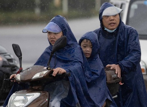 Từng đứng hình vì virus, Vũ Hán lại bị nhấn chìm dưới mưa như trút - Ảnh 6. Từng đứng hình vì virus, Vũ Hán lại bị nhấn chìm dưới mưa như trút - Ảnh 6.