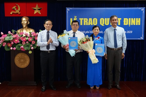 Trao quyết định công nhận 2 phó chủ tịch Ủy ban MTTQ Việt Nam TP.HCM - Ảnh 1. Trao quyết định công nhận 2 phó chủ tịch Ủy ban MTTQ Việt Nam TP.HCM - Ảnh 1.