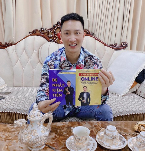 Phạt Huấn hoa hồng 17,5 triệu vì xuất bản và bán sách không giấy phép - Ảnh 1. Phạt Huấn hoa hồng 17,5 triệu vì xuất bản và bán sách không giấy phép - Ảnh 1.