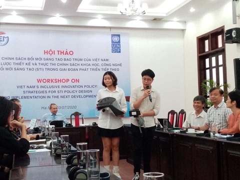 Mũ cách ly di động của hai học sinh Việt Nam - Ảnh 3. Mũ cách ly di động của hai học sinh Việt Nam - Ảnh 3.