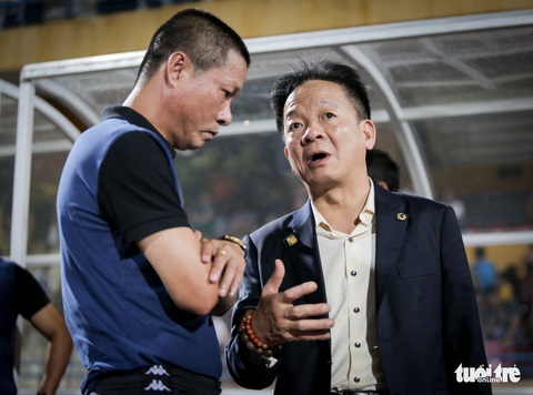 Bùi Tiến Dũng suýt dính trọn đòn trả đũa của ngoại binh Hà Nội FC - Ảnh 8. Bùi Tiến Dũng suýt dính trọn đòn trả đũa của ngoại binh Hà Nội FC - Ảnh 8.