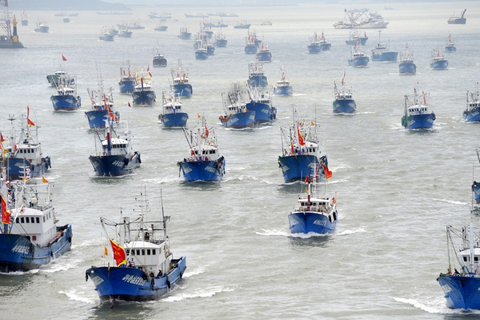 Vét sạch mực ở biển Nam Mỹ, Bắc Kinh áp đặt luôn lệnh cấm đánh bắt - Ảnh 1. Vét sạch mực ở biển Nam Mỹ, Bắc Kinh áp đặt luôn lệnh cấm đánh bắt - Ảnh 1.