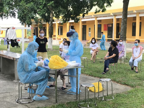 14 người từ nước ngoài về xét nghiệm dương tính với COVID-19 - Ảnh 1. 14 người từ nước ngoài về xét nghiệm dương tính với COVID-19 - Ảnh 1.