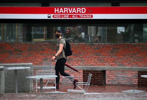 Chỉ 40% sinh viên Harvard được phép trở lại trường sau dịch COVID-19 - Ảnh 1. Chỉ 40% sinh viên Harvard được phép trở lại trường sau dịch COVID-19 - Ảnh 1.