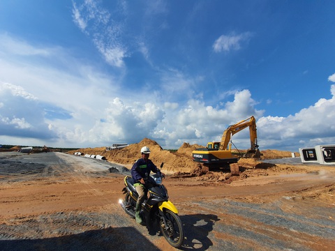 Một hộ dân nhận 12 tỉ đồng tiền thu hồi đất làm sân bay Long Thành - Ảnh 3. Một hộ dân nhận 12 tỉ đồng tiền thu hồi đất làm sân bay Long Thành - Ảnh 3.