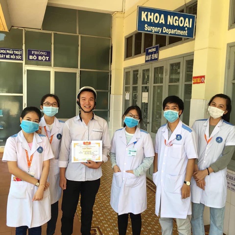 Lần đầu được HS tiên tiến thời THPT, đưa giấy khen đi khắp thế gian - Ảnh 5. Lần đầu được HS tiên tiến thời THPT, đưa giấy khen đi khắp thế gian - Ảnh 5.