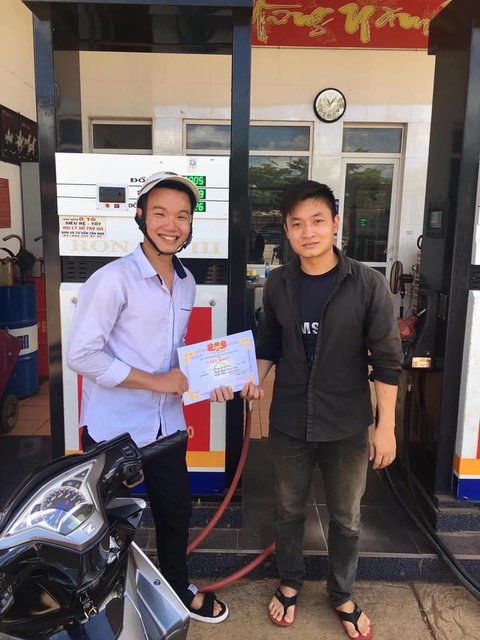 Lần đầu được HS tiên tiến thời THPT, đưa giấy khen đi khắp thế gian - Ảnh 7. Lần đầu được HS tiên tiến thời THPT, đưa giấy khen đi khắp thế gian - Ảnh 7.