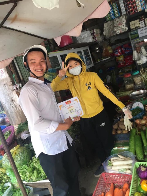 Lần đầu được HS tiên tiến thời THPT, đưa giấy khen đi khắp thế gian - Ảnh 6. Lần đầu được HS tiên tiến thời THPT, đưa giấy khen đi khắp thế gian - Ảnh 6.