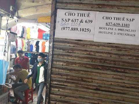 COVID-19 khiến những ngôi chợ sầm uất như Bến Thành ngáp ngủ - Ảnh 10. COVID-19 khiến những ngôi chợ sầm uất như Bến Thành ngáp ngủ - Ảnh 10.