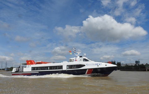 2 tuyến tàu cao tốc hiện đại liên kết vùng du lịch - Ảnh 1. 2 tuyến tàu cao tốc hiện đại liên kết vùng du lịch - Ảnh 1.