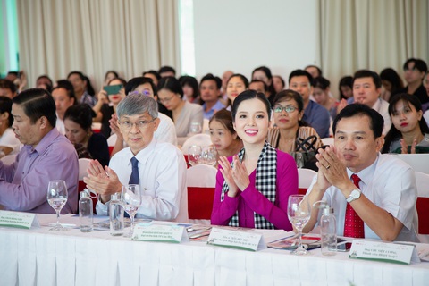 Hoa hậu Phan Thị Mơ, hoa khôi Huỳnh Thúy Vi tâm huyết với du lịch Đồng bằng sông Cửu Long - Ảnh 2. Hoa hậu Phan Thị Mơ, hoa khôi Huỳnh Thúy Vi tâm huyết với du lịch Đồng bằng sông Cửu Long - Ảnh 2.