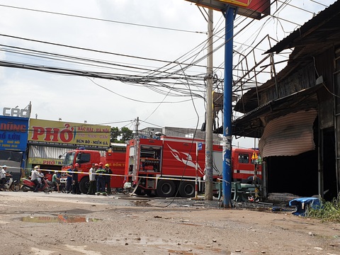 3 người chết cháy giữa ban ngày trong tiệm cầm đồ - Ảnh 3. 3 người chết cháy giữa ban ngày trong tiệm cầm đồ - Ảnh 3.