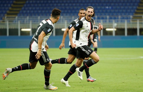 Ronaldo ghi bàn, Juventus vẫn thua ngược Milan dù dẫn trước 2-0 - Ảnh 1. Ronaldo ghi bàn, Juventus vẫn thua ngược Milan dù dẫn trước 2-0 - Ảnh 1.