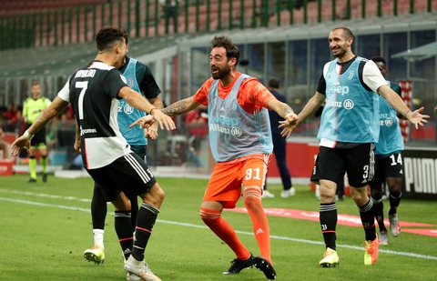 Ronaldo ghi bàn, Juventus vẫn thua ngược Milan dù dẫn trước 2-0 - Ảnh 2. Ronaldo ghi bàn, Juventus vẫn thua ngược Milan dù dẫn trước 2-0 - Ảnh 2.