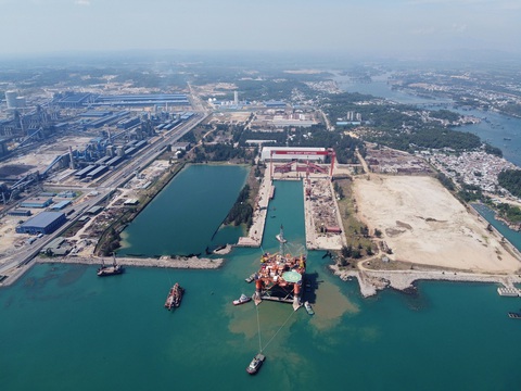 Đóng tàu Dung Quất đã vượt bão COVID-19 thế nào? - Ảnh 1. Đóng tàu Dung Quất đã vượt bão COVID-19 thế nào? - Ảnh 1.