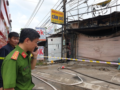 3 người chết cháy giữa ban ngày trong tiệm cầm đồ - Ảnh 4. 3 người chết cháy giữa ban ngày trong tiệm cầm đồ - Ảnh 4.