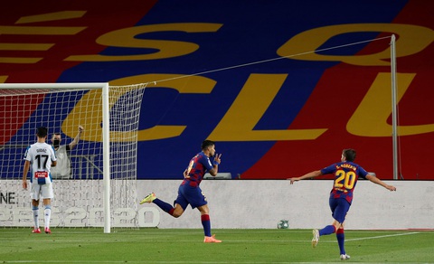 Suarez ghi bàn duy nhất, Barcelona tiễn ‘hàng xóm’ Espanyol xuống hạng - Ảnh 3. Suarez ghi bàn duy nhất, Barcelona tiễn ‘hàng xóm’ Espanyol xuống hạng - Ảnh 3.