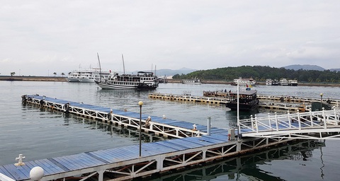 Vịnh Hạ Long, vịnh Lan Hạ cùng một vùng biển nhưng muốn thăm phải qua 2 lần đò - Ảnh 4. Vịnh Hạ Long, vịnh Lan Hạ cùng một vùng biển nhưng muốn thăm phải qua 2 lần đò - Ảnh 4.