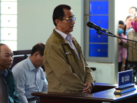 Hoãn phiên xét xử nguyên chủ tịch UBND TP Phan Thiết cùng thuộc cấp - Ảnh 1. Hoãn phiên xét xử nguyên chủ tịch UBND TP Phan Thiết cùng thuộc cấp - Ảnh 1.
