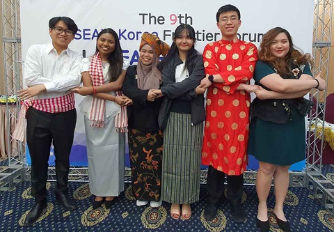 Chuyện của nghiên cứu sinh trẻ coi... em gái là tấm gương phấn đấu - Ảnh 1. Chuyện của nghiên cứu sinh trẻ coi... em gái là tấm gương phấn đấu - Ảnh 1.
