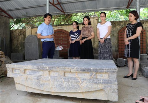 Phát hiện sập đá cổ nằm sâu dưới mặt ruộng tại Ninh Bình - Ảnh 1. Phát hiện sập đá cổ nằm sâu dưới mặt ruộng tại Ninh Bình - Ảnh 1.