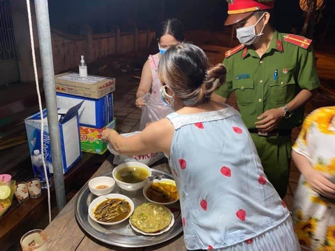Những món quà cưng gửi tuyến đầu của người dân Đà Nẵng - Ảnh 4. Những món quà cưng gửi tuyến đầu của người dân Đà Nẵng - Ảnh 4.