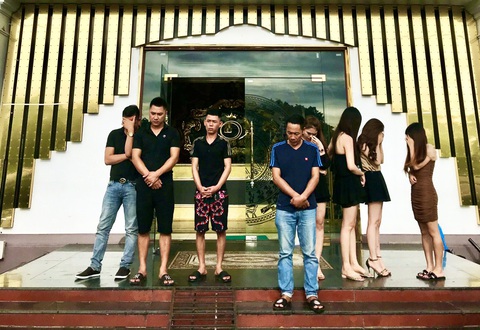 Bất chấp lệnh cấm, quán karaoke vẫn mở cửa để dân chơi tổ chức tiệc ma túy - Ảnh 1. Bất chấp lệnh cấm, quán karaoke vẫn mở cửa để dân chơi tổ chức tiệc ma túy - Ảnh 1.