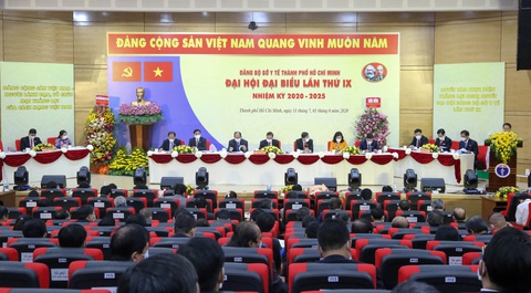 TP.HCM: ‘Mỗi nhà là một pháo đài, mỗi người dân là một chiến sĩ chống dịch’ - Ảnh 1. TP.HCM: ‘Mỗi nhà là một pháo đài, mỗi người dân là một chiến sĩ chống dịch’ - Ảnh 1.