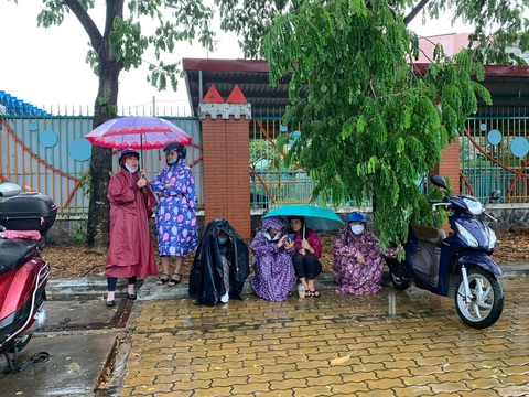 Bão Jangmi và áp thấp nhiệt đới gây mưa toàn Nam Bộ nhiều ngày tới - Ảnh 1. Bão Jangmi và áp thấp nhiệt đới gây mưa toàn Nam Bộ nhiều ngày tới - Ảnh 1.