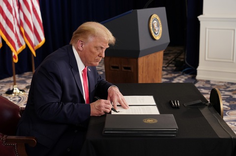 Ông Trump và quốc hội chia rẽ về gói cứu trợ - Ảnh 1. Ông Trump và quốc hội chia rẽ về gói cứu trợ - Ảnh 1.