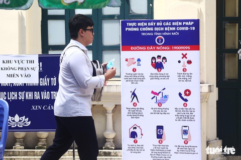 Những chiến sĩ áo trắng hỗ trợ thi tốt nghiệp THPT 2020 - Ảnh 5. Những chiến sĩ áo trắng hỗ trợ thi tốt nghiệp THPT 2020 - Ảnh 5.