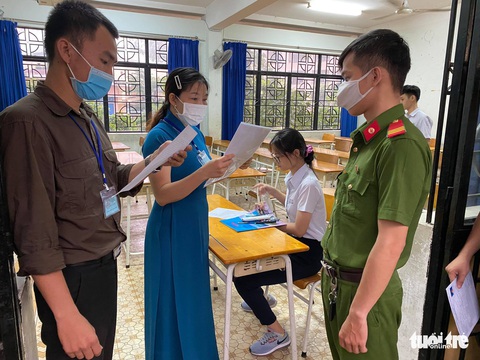 Sáng nay 10-8, thí sinh thi bài thi khoa học tự nhiên và khoa học xã hội - Ảnh 5. Sáng nay 10-8, thí sinh thi bài thi khoa học tự nhiên và khoa học xã hội - Ảnh 5.