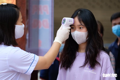 Những chiến sĩ áo trắng hỗ trợ thi tốt nghiệp THPT 2020 - Ảnh 2. Những chiến sĩ áo trắng hỗ trợ thi tốt nghiệp THPT 2020 - Ảnh 2.