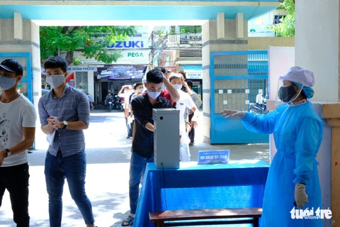 Những chiến sĩ áo trắng hỗ trợ thi tốt nghiệp THPT 2020 - Ảnh 8. Những chiến sĩ áo trắng hỗ trợ thi tốt nghiệp THPT 2020 - Ảnh 8.