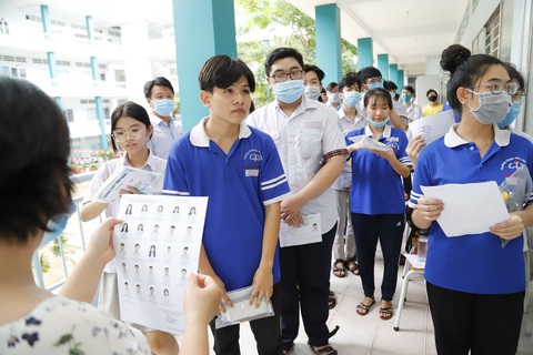 14h30 hôm nay 10-8, thí sinh thi môn ngoại ngữ tốt nghiệp THPT - Ảnh 3.