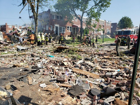 Nhiều ngôi nhà ở Baltimore, Mỹ bị san phẳng sau tiếng nổ lớn - Ảnh 2. Nhiều ngôi nhà ở Baltimore, Mỹ bị san phẳng sau tiếng nổ lớn - Ảnh 2.