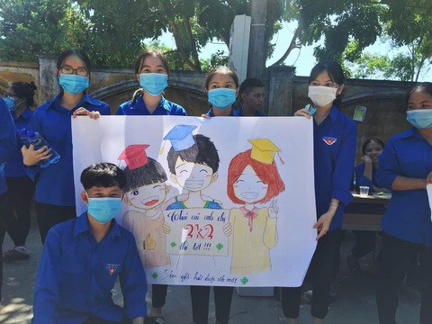 Đại học ơi ta đến đây và những kiểu cổ vũ thí sinh cực dễ thương - Ảnh 8. Đại học ơi ta đến đây và những kiểu cổ vũ thí sinh cực dễ thương - Ảnh 8.