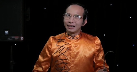 Nghệ sĩ khiếm thị Hà Chương cover ca khúc Hoa nở không màu tặng Đà Nẵng - Ảnh 2. Nghệ sĩ khiếm thị Hà Chương cover ca khúc Hoa nở không màu tặng Đà Nẵng - Ảnh 2.